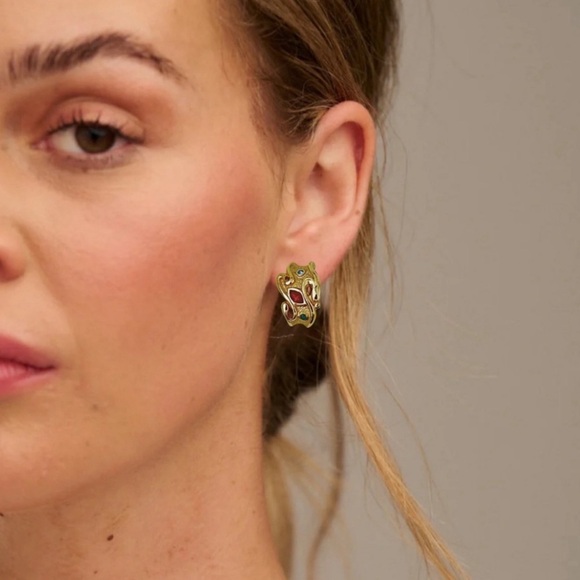 VINTAGE • Malabar Kada Antique Clip-On Earrings - Picture 3 of 4